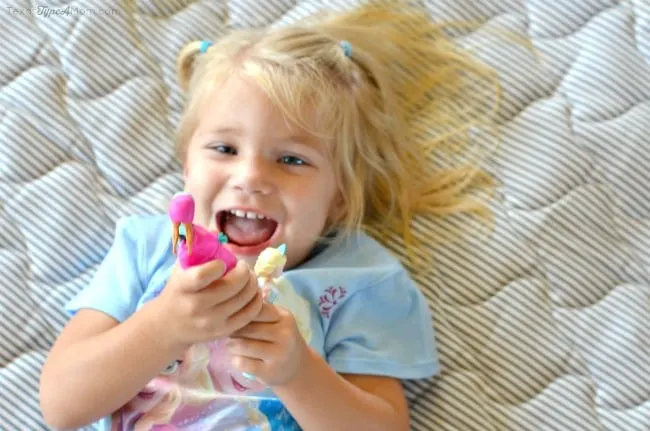 Cupcake with Frozen figures