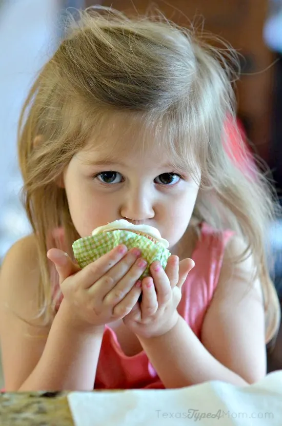 Friends Eating Cupcakes #MMsCarrotCake #ad