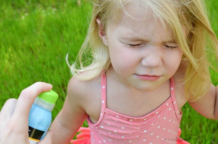 Reapplying Neutrogena Wet Kids Sunscreen to Preschooler