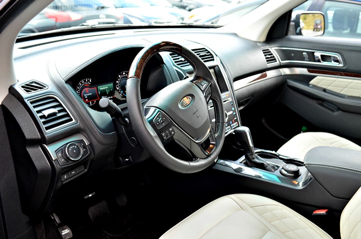 2016 Ford Explorer Platinum Front Seat Dash