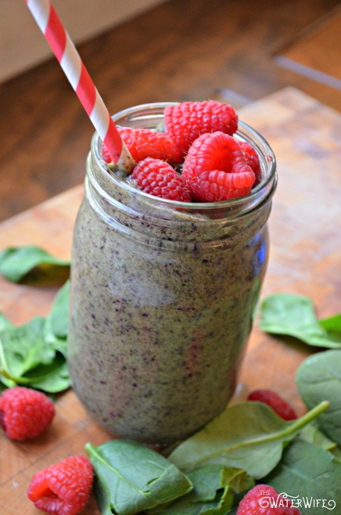 Help prevent yourself from getting sick with this easy immune smoothie recipe! Plus, get 3 tips on how strengthen your immune system every day! 