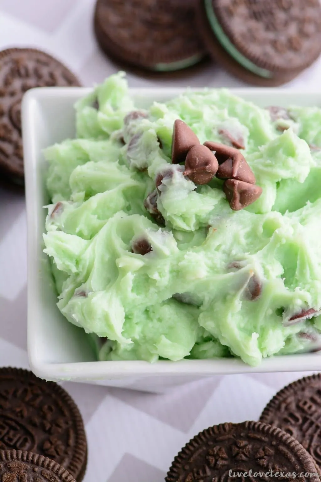 St Patrick's Day can easily get overlooked when it's sandwiched between Valentine's Day and Easter, but no one will forget this simple and delicious dessert idea.. Easy Mint Chocolate Cheesecake Dip Recipe.