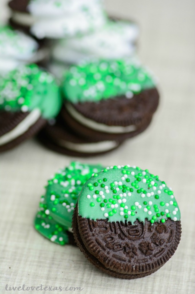 Looking for a last minute, yet easy St. Patrick's Day treat recipe? Check out these Chocolate Dipped Oreos for your party or a festive after school snack!