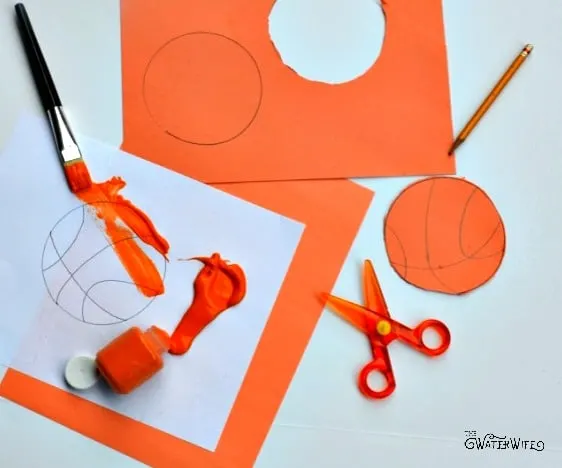 Don't show up empty handed to the next basketball party you attend, bring along this thoughtful Spring Hostess Gift Basket instead! 