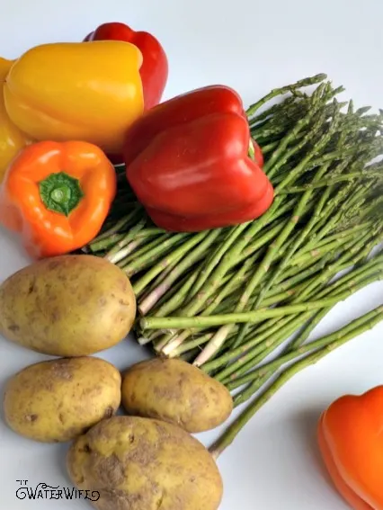 Don't show up empty handed to the next basketball party you attend, bring along this thoughtful Spring Hostess Gift Basket instead! 