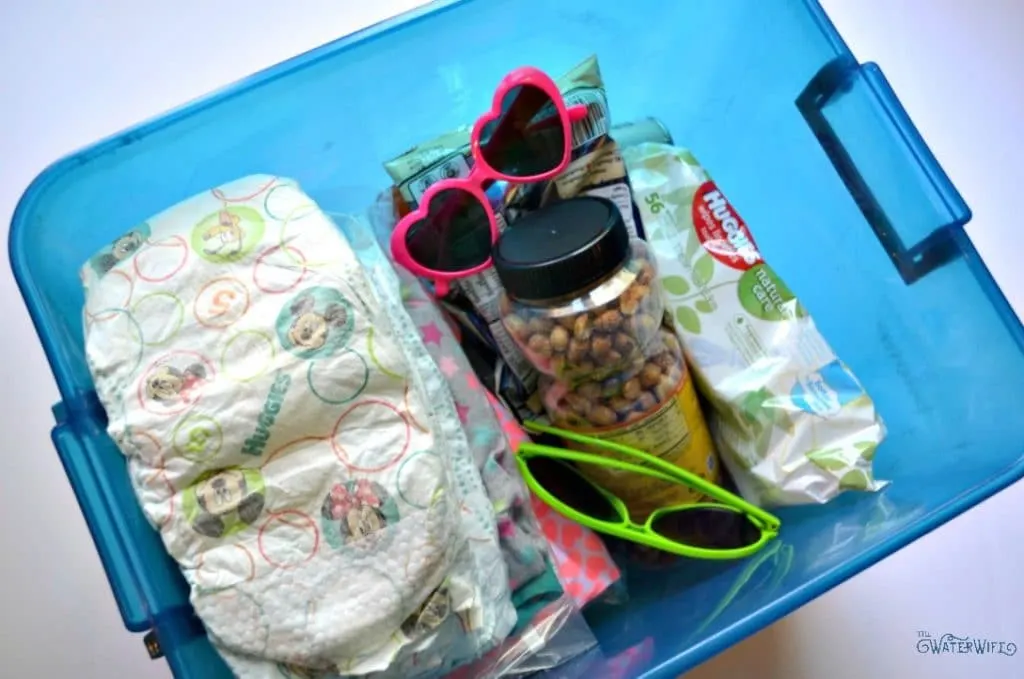 Ideas and tips for the perfect summer kids car kit to get your family summer ready! 