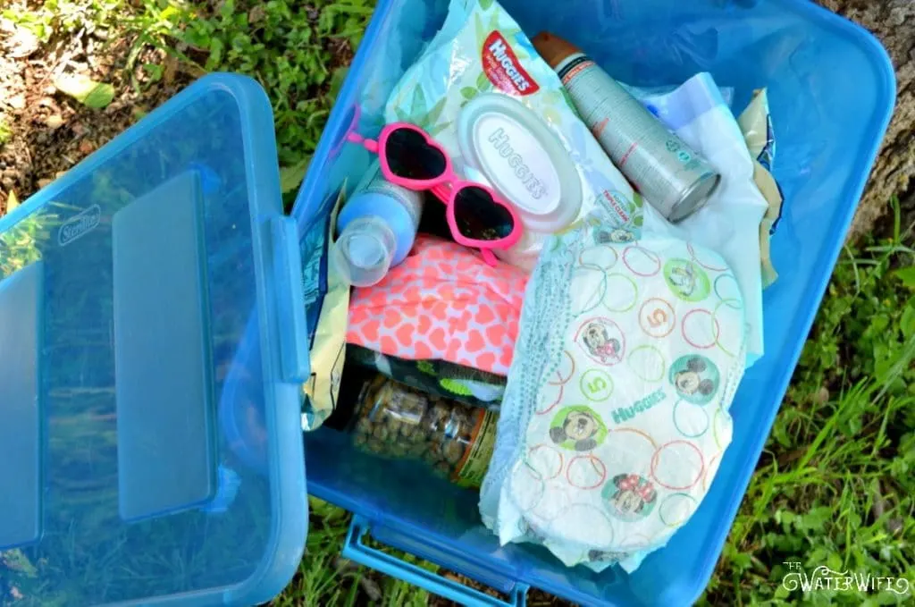 Get your family ready for a summer on the go with these great ideas for the perfect summer car kit for kids!!