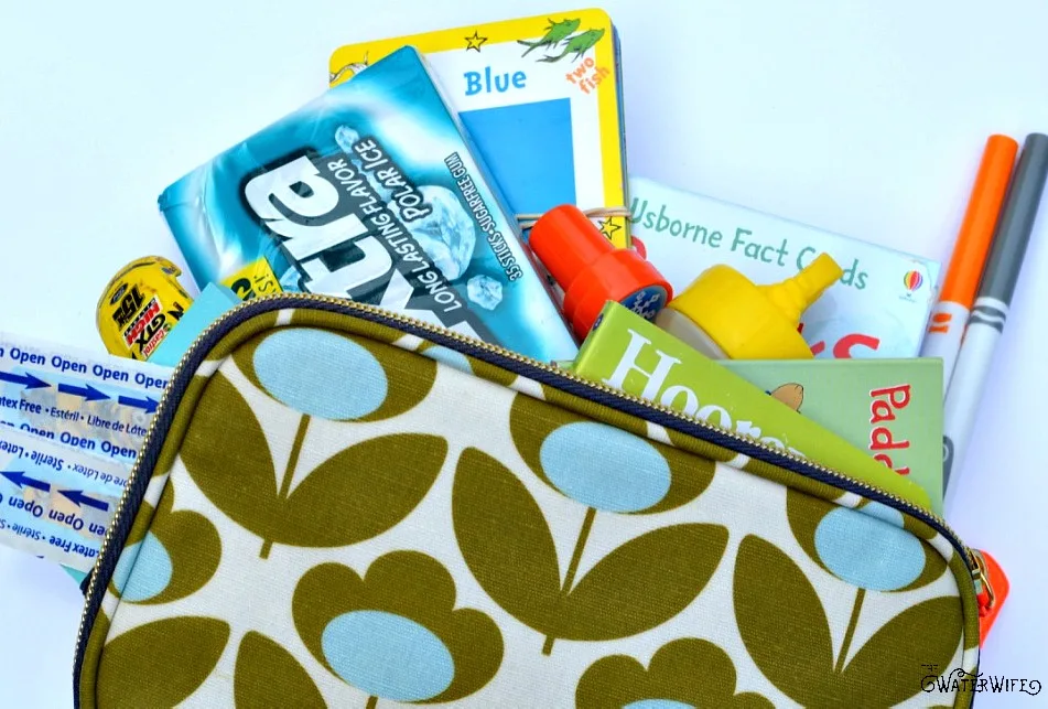 The perfect Toddler Busy Bag for your purse or diaper bag to make life easier on mom! This is a must read for moms! 