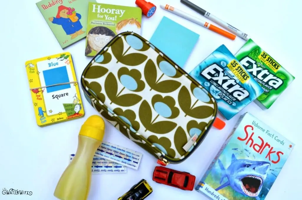 The best Toddler Busy Bag Ideas for stress-free outings for mom with preschoolers and toddlers, seriously the best mom hack! 