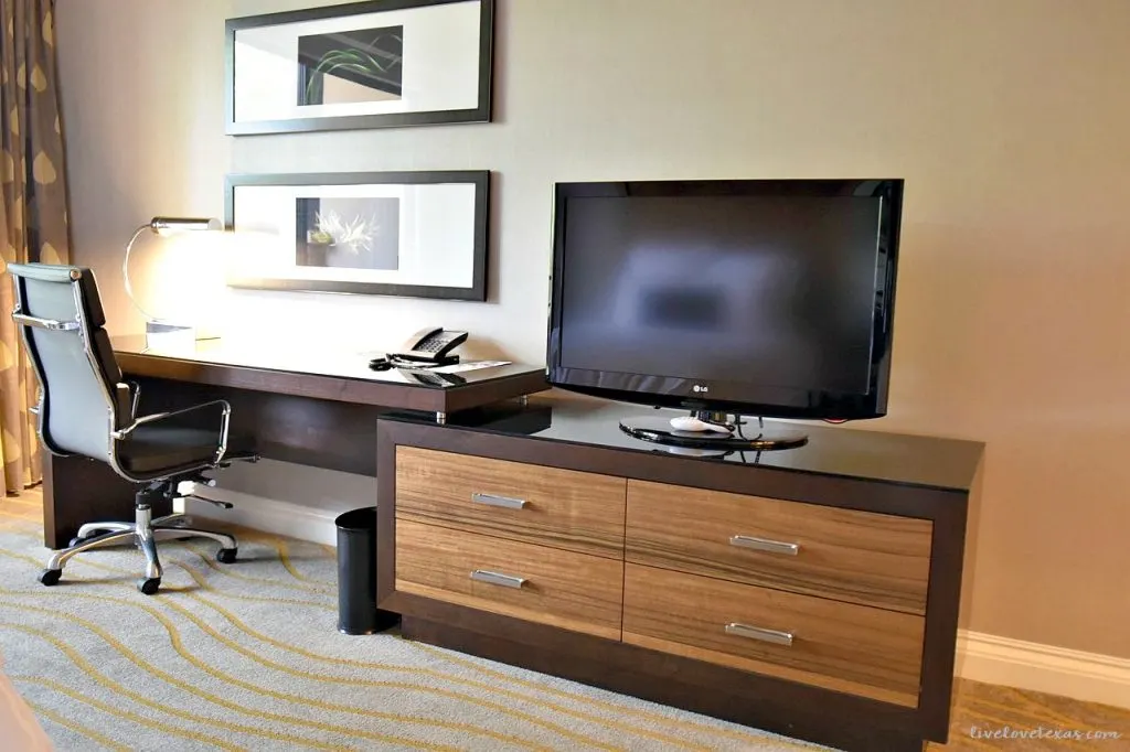 Review of The Woodlands Resort, a family friendly travel destination in Texas just north of Houston!