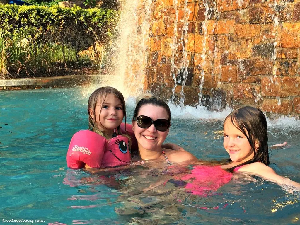 daughters-and-their-mom