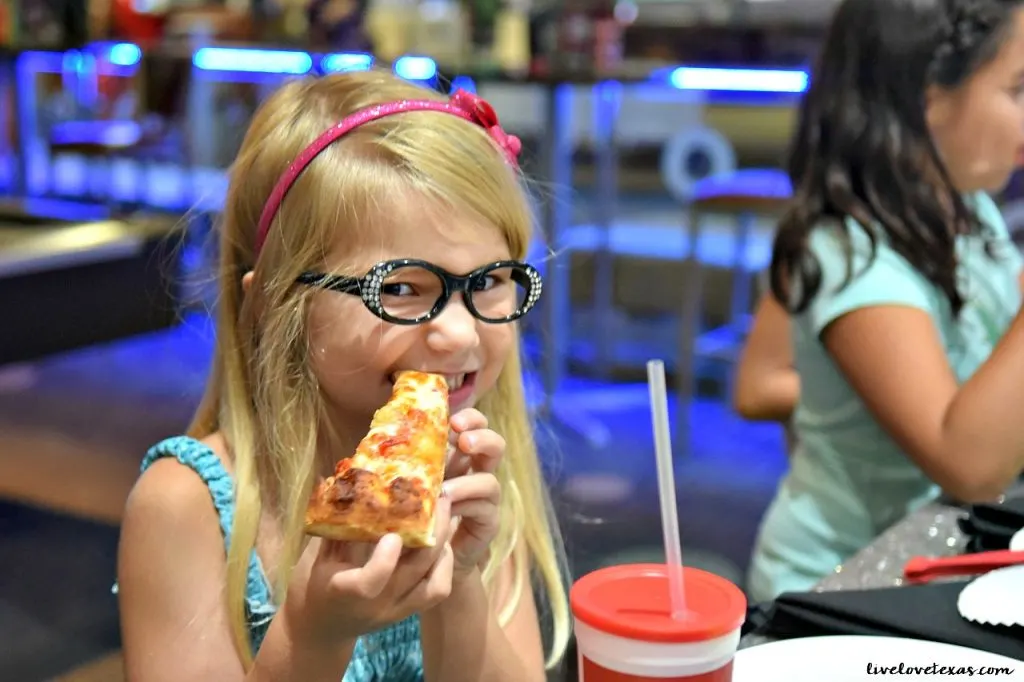 girl-eating-pizza-at-main-event