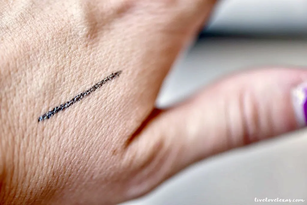 sephora-eyeliner-on-hand