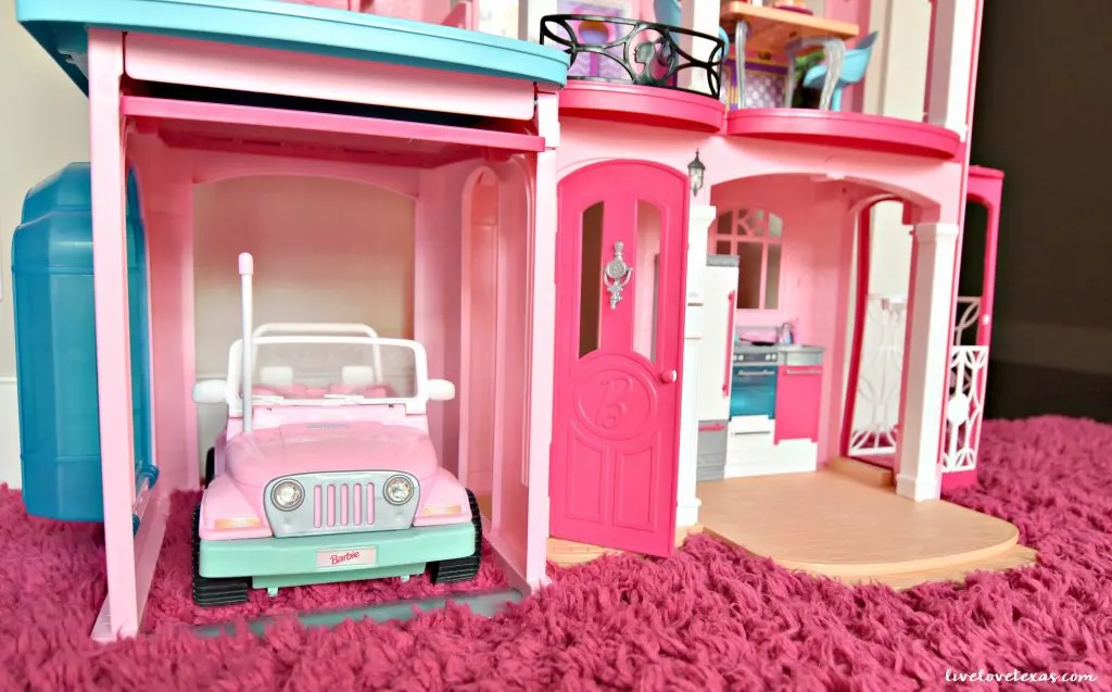 Wondering what to get the little girl in your life this holiday season? This list of the Best Barbie Christmas Gift Ideas for Girls takes the guess work out of it for you!