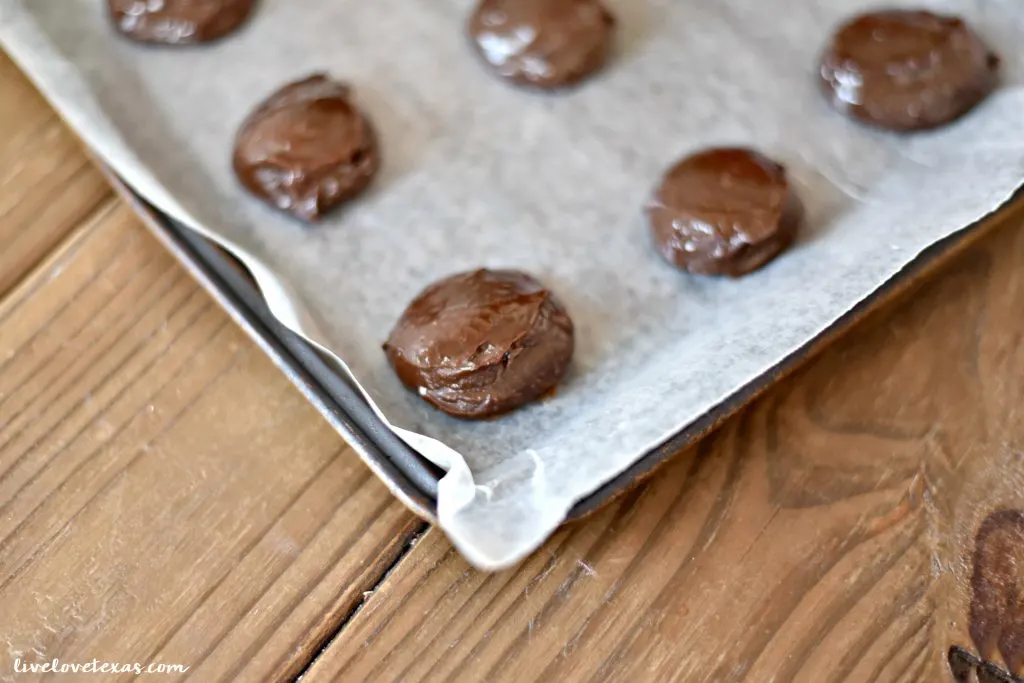 At your next holiday treat exchange, don't serve the same old dessert as everyone else. Try this melt-in-your-mouth Chocolate Coffee Truffles recipe instead!