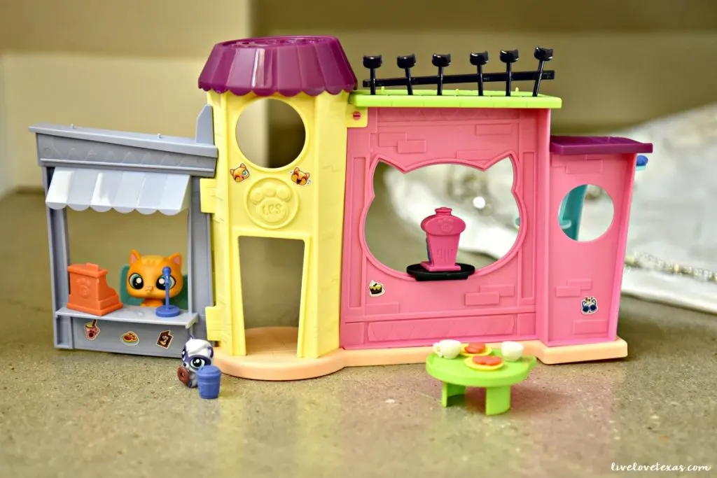 littlest-pet-shop-pawristas-cafe-playset-2