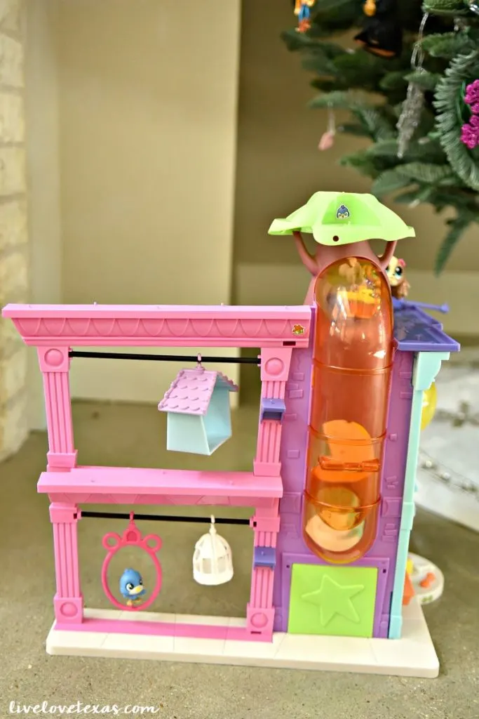 littlest-pet-shop-pet-shop-playset-2