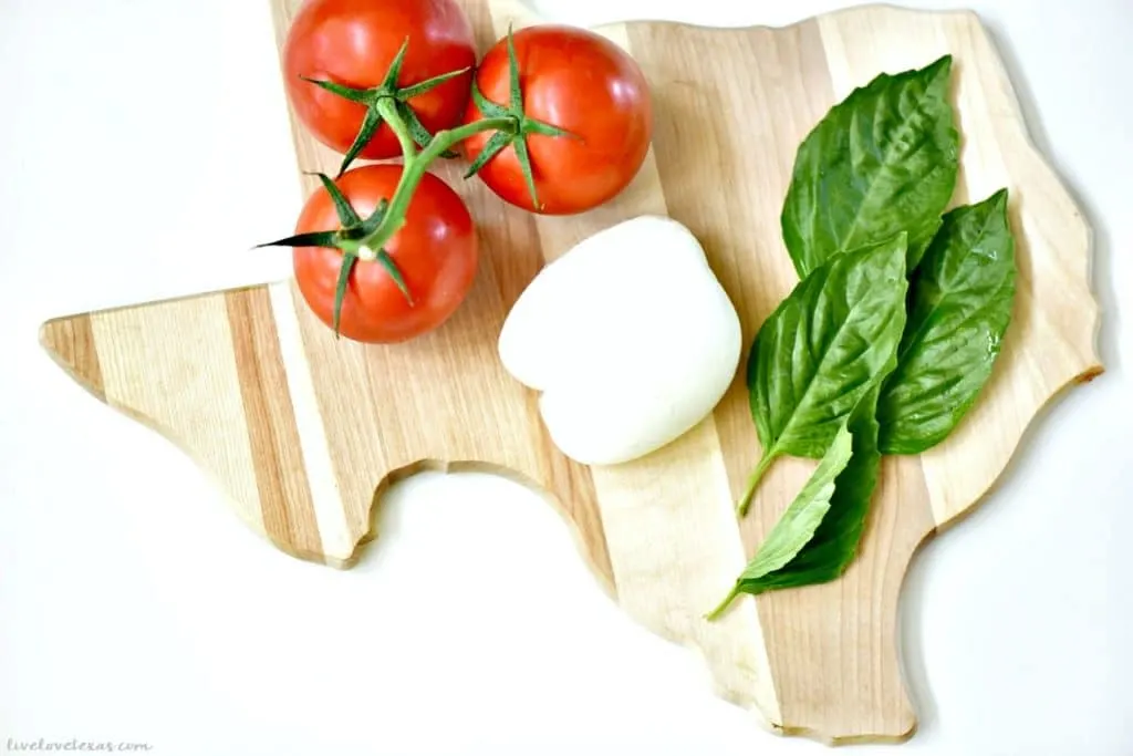 If you love the taste of a carprese salad but are looking for a recipe that's more filling, try this Easy Baked Caprese Stuffed Chicken!