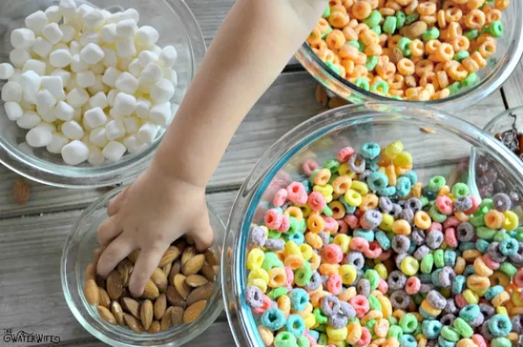 This is the easiest snack to take on the go! Your kids will love it!