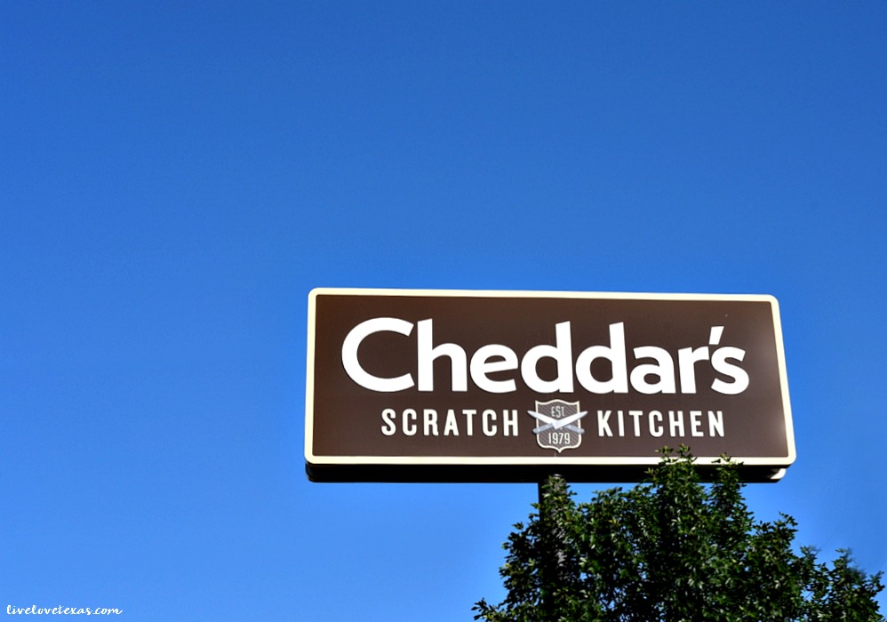 Cheddar's Scratch Kitchen Review + 50 Gift Card Giveaway