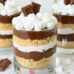 Getting the flavor of your favorite summer flavors has never been easier with this easy no cook s'mores parfait recipe. No cooking and only 6 ingredients to an easy dessert!