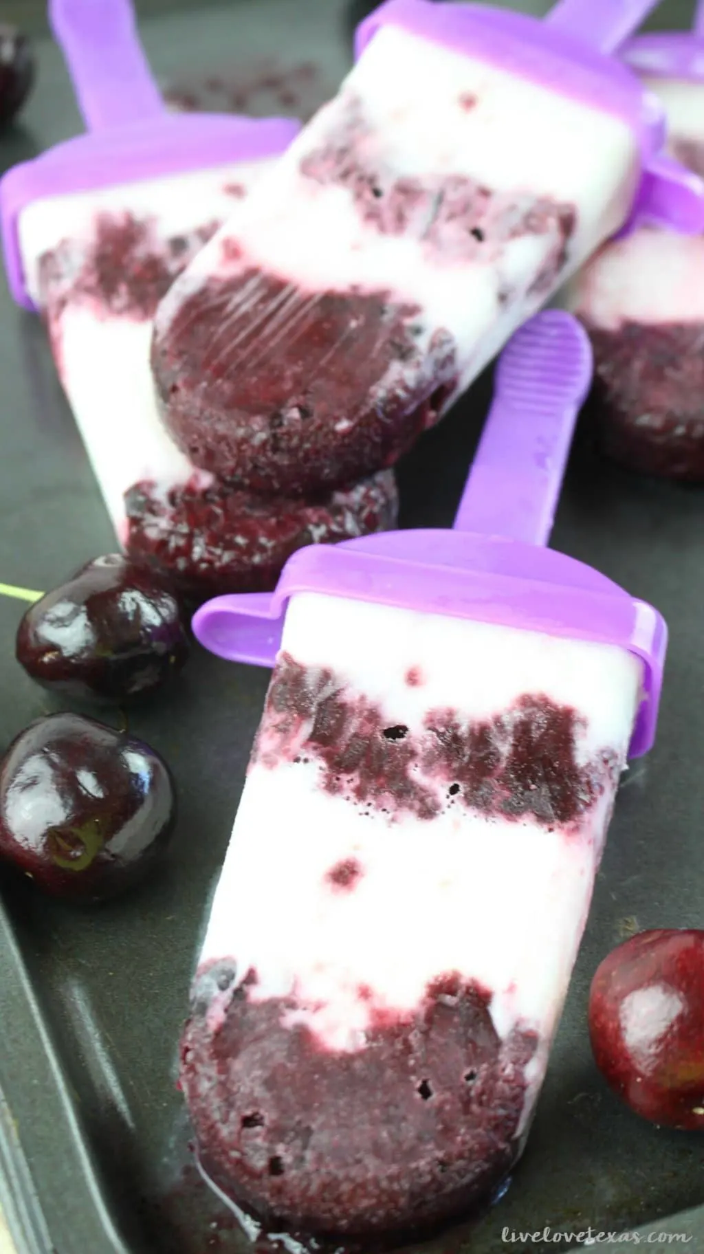 With only six ingredients, the flavors of your favorite cocktail come together in this Bing Cherry Amaretto Ice Pops Recipe!