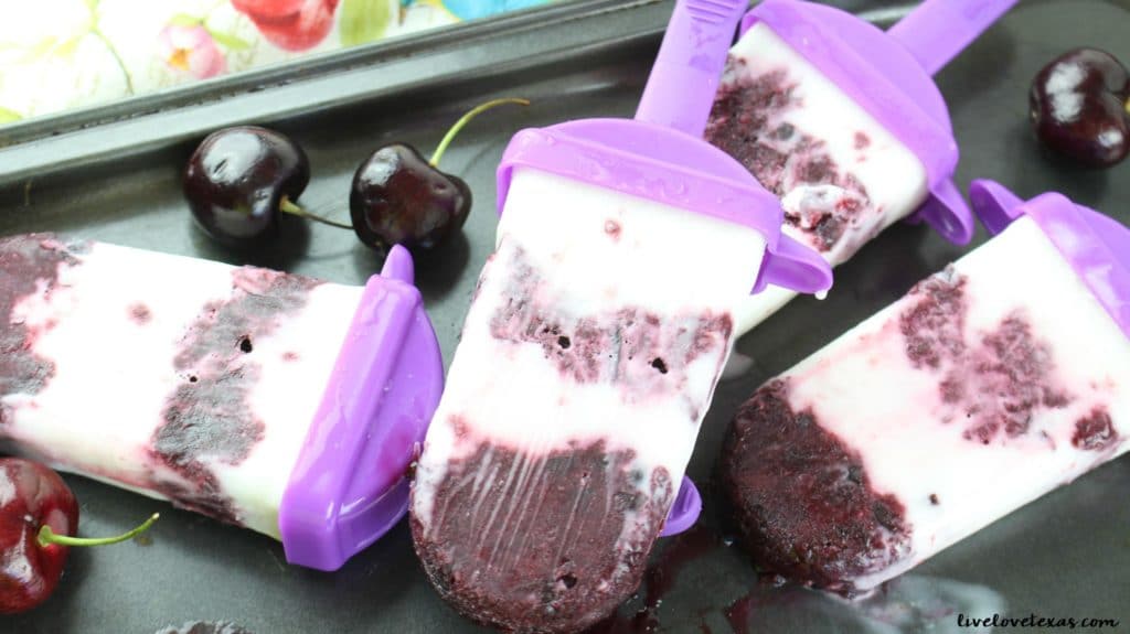With only six ingredients, the flavors of your favorite cocktail come together in this Bing Cherry Amaretto Ice Pops Recipe!