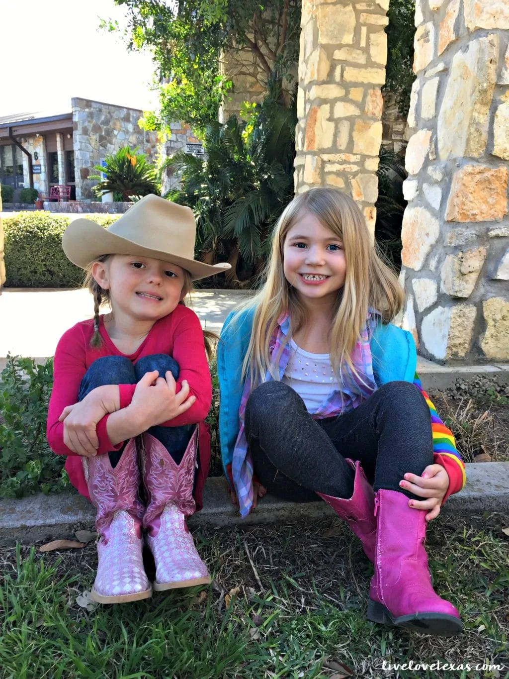 Do Kids Need Preschool? With two kids now in elementary, I wholeheartedly believe kids do need preschool and here's 3 reasons why!