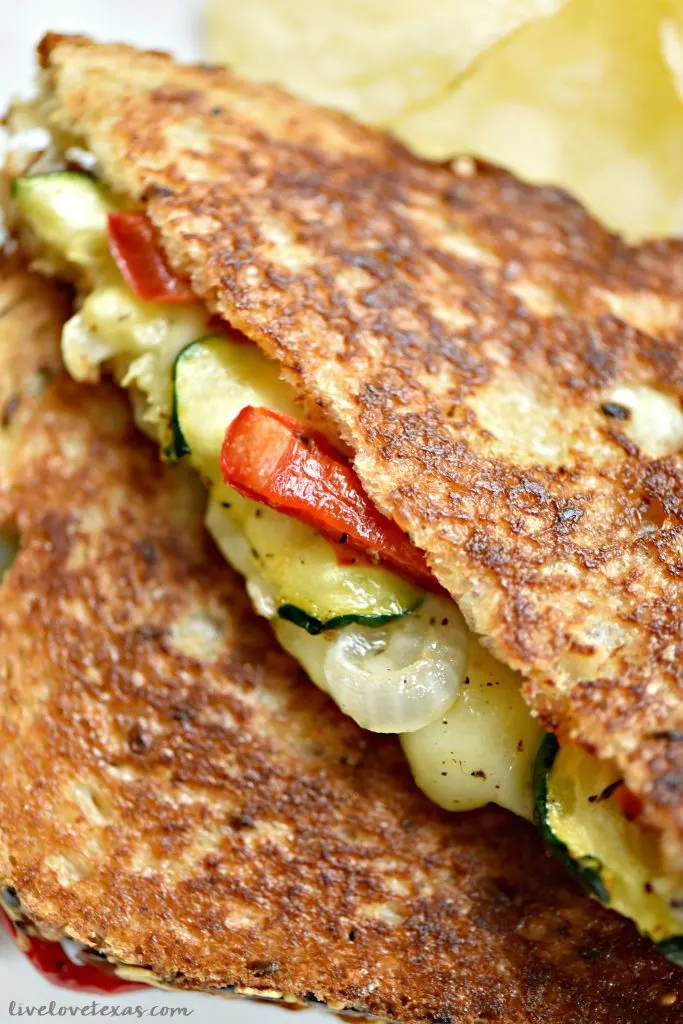 Recipes that save time and money don't have to be boring. Look no further than this Crispy & Simple Grilled Cheese Sandwich with Veggies recipe. #kidfriendlyrecipes #vegetarianrecipes #sandwichrecipes #sandwiches #grilledcheeserecipes #quickdinnerrecipes #familyrecipes #cheeserecipes