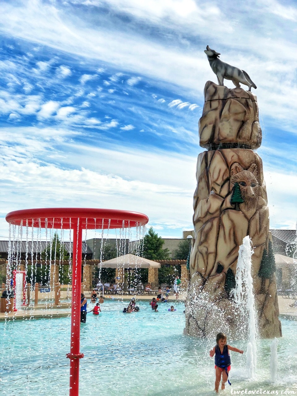 From a weekend trip with your family or four to a family reunion, this is everything you need to know about Great Wolf Lodge Grapevine Texas review.