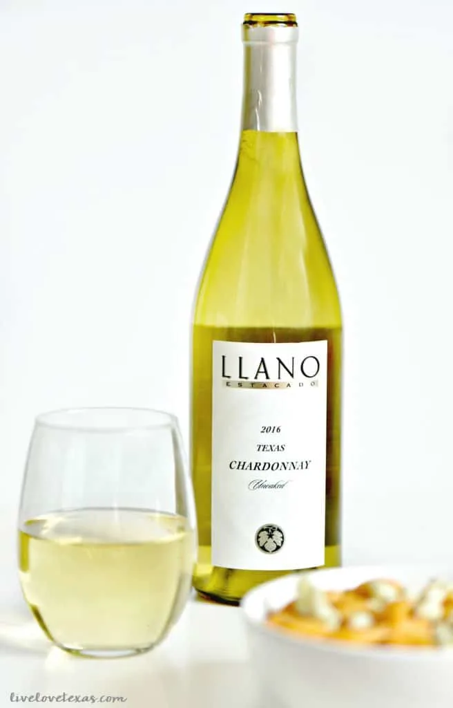 This recipe for Buffalo Chicken Mac & Cheese Casserole uses my easy creamy mac and cheese recipe as a base and combines it with rotisserie chicken and your favorite buffalo wing sauce in one amazing dish and pairs with Llano Estacado Chardonnay.