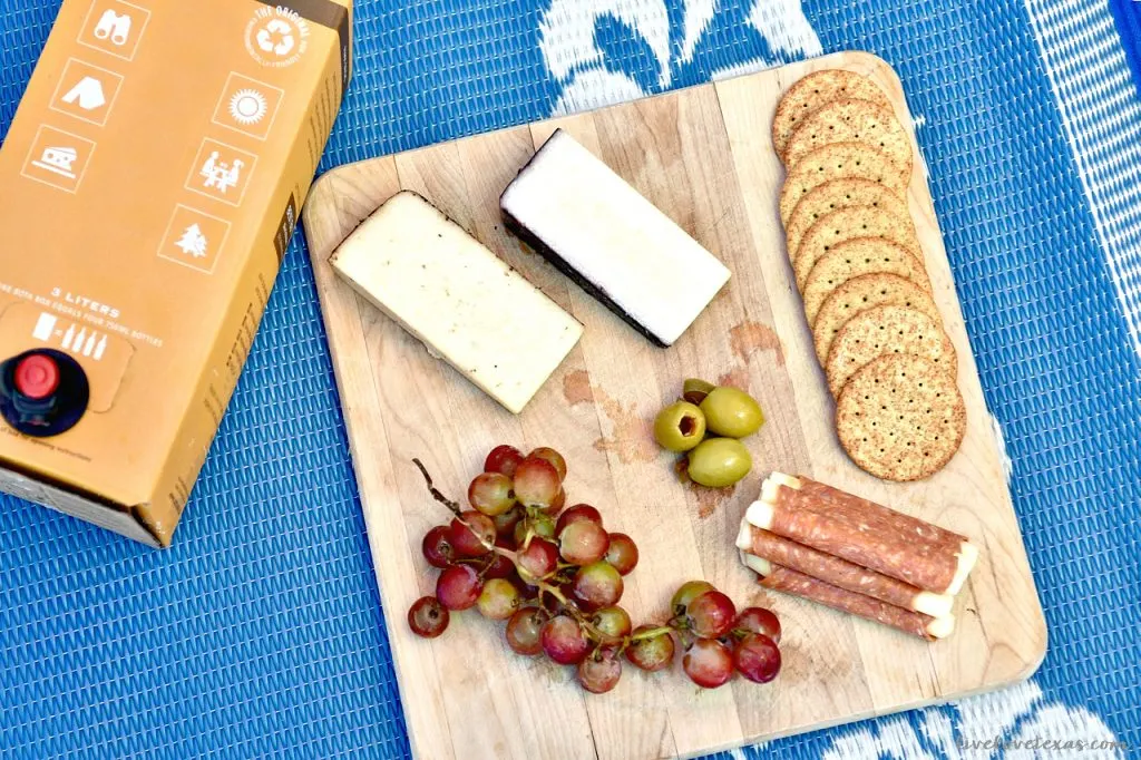 The holidays are crazy enough without all the cooking and entertaining. Try these quick & easy holiday appetizer recipes to make the holidays stress free!