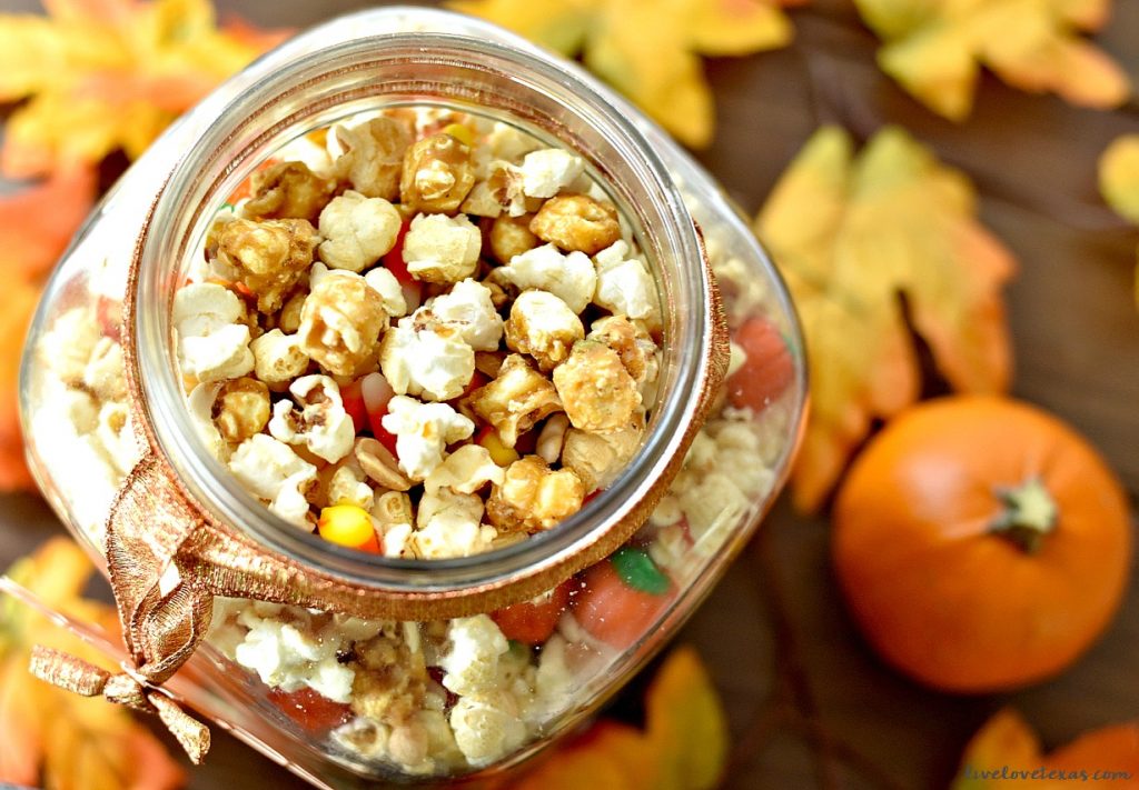 November is the time to give thanks. An easy (and delicious) way to say thanks to teachers is with this Thanksgiving Blessing Snack Mix Recipe!