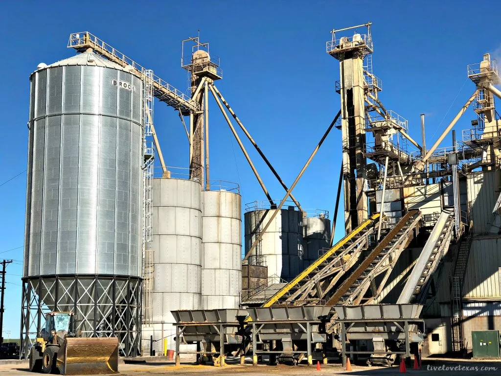 We only want to put the best things in our bodies and to feed the best things to our kids. Learn what's in your beef on this journey from feed lot to fork!