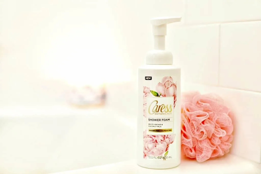 Relax and unwind for less on your own schedule without ever leaving the house with these 5 Easy Ideas to Have a Home Spa Day! 