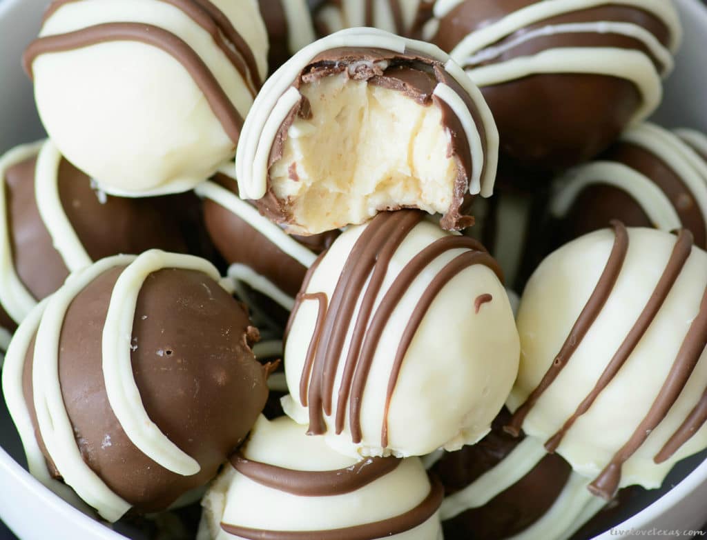 This easy homemade Bailey's Chocolate Truffle recipe uses only seven ingredients and is super easy to make for St. Patrick's Day or any day!