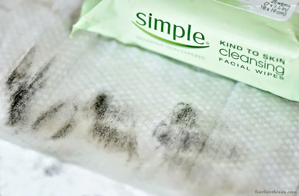 Don't settle for dry, dull skin because of changes in the seasons. Try this Easy 4 Step Skincare Regimen + the Best Skincare Products for Winter!