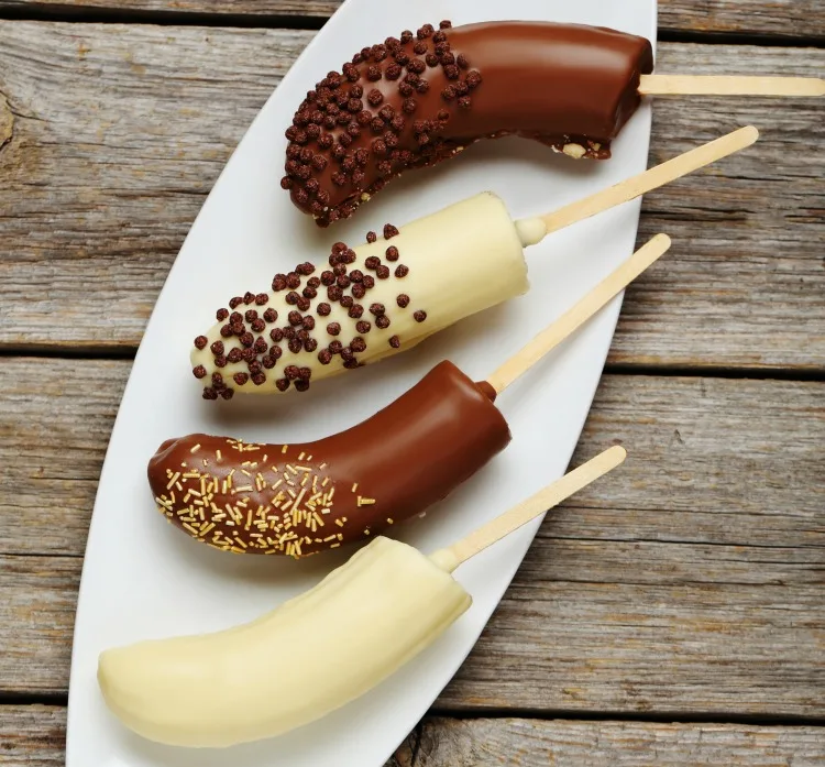 Making a fun dessert doesn't have to be hard. This easy to make Chocolate Covered Frozen Bananas Recipe uses ingredients you likely already have and comes together in just 30 minutes!