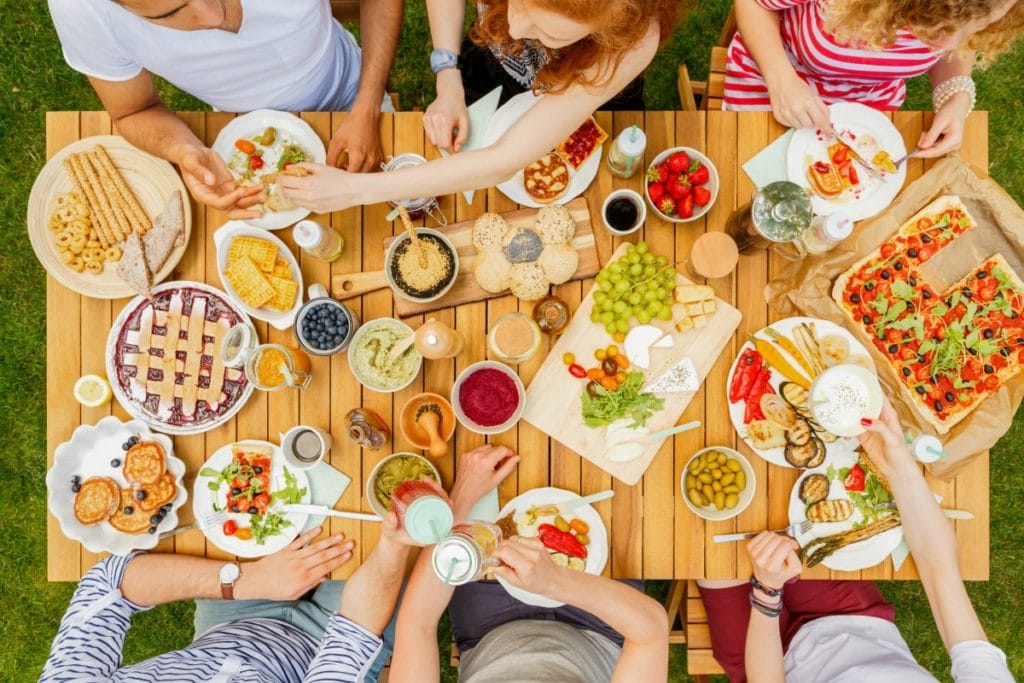 The weather is heating up and the entertaining season is back again. Use these 10 Tips for Throwing a Great Outdoor Party in Summer & Spring for a stress-free get-together!