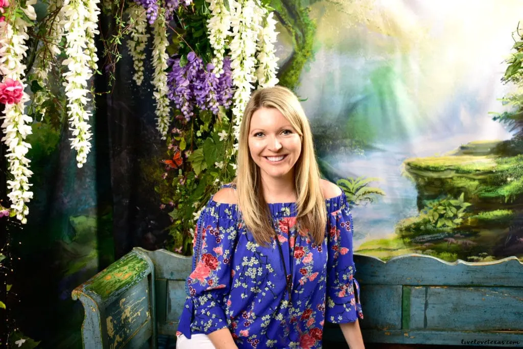 Did you know you can carry on while traveling and still take care of your skin? Check out these Simple Sensitive Skin Products for Face that allow you to keep your skin looking great no matter where you are!