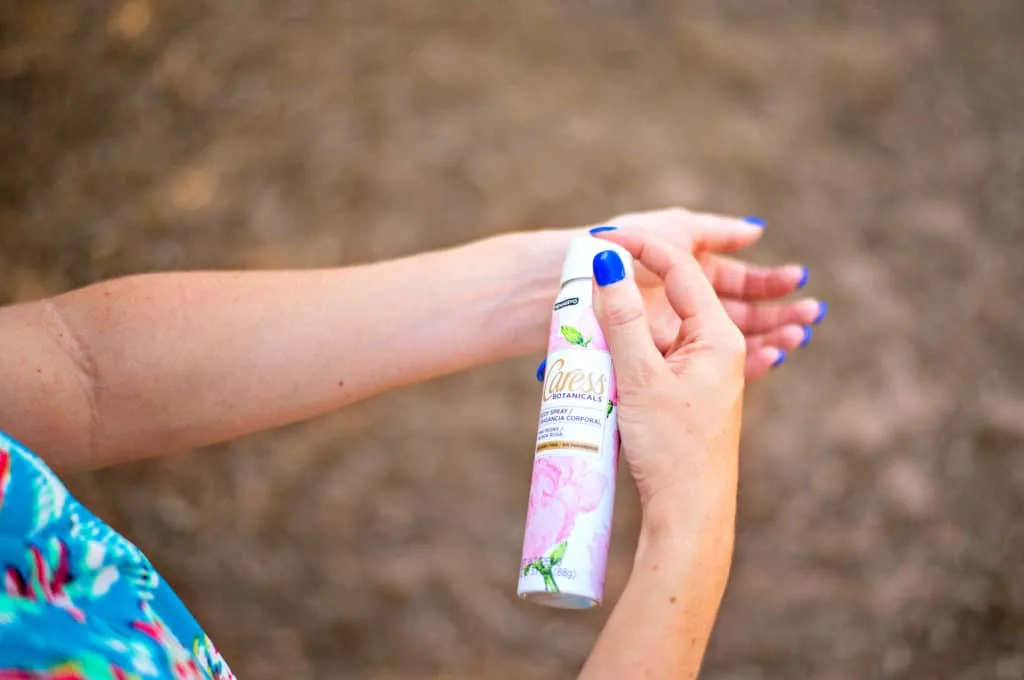 Summer is officially here. Have everything you need to feel confident no matter where the day takes you with these 5 Stay Fresh Purse Essentials for Summer! 