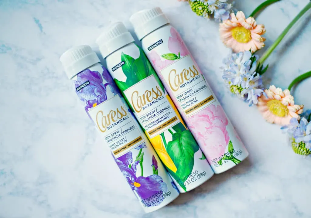 Summer is officially here. Have everything you need to feel confident no matter where the day takes you with these 5 Stay Fresh Purse Essentials for Summer! 