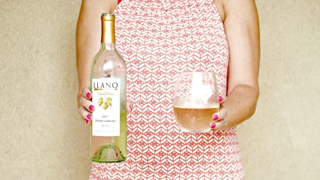 This easy recipe for peach sangria white wine freezer pops with Llano Estacado Wine will keep you cool with a mixture of Texas wine and peaches! 
