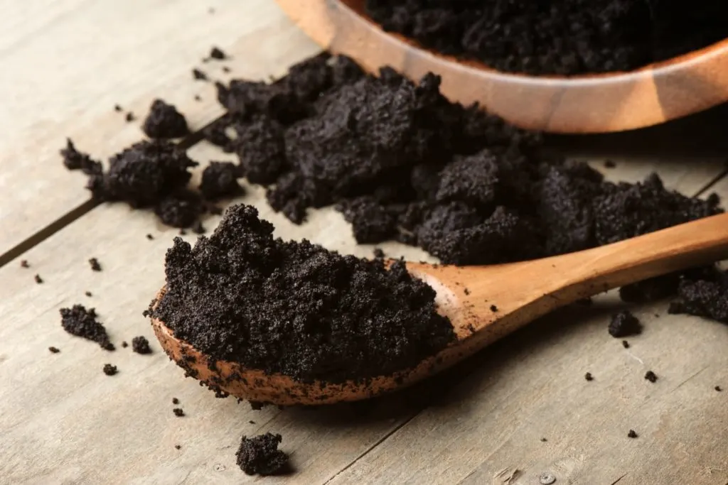 Everyone knows about the health benefits of coffee, but what do you do with those used coffee grounds? Don't just toss them, save them! Here are 7 Ways to Use Coffee Grounds in Your Beauty Routine!
