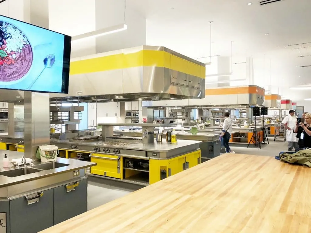 This easy Butternut Squash Crostini recipe is such great appetizer for fall entertaining. It's the perfect Thanksgiving appetizer recipe or could be served on larger slices of bread for a full side. Guests will never believe that this recipe has just four simple ingredients but tastes amazing.