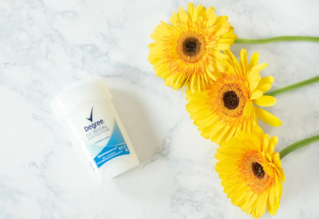 Don't stress out over forgetting the some of the essentials you need everyday. Here's what to pack in your travel toiletry bag so you have what you need!