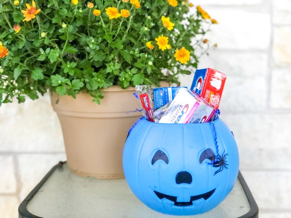 Make fall memories with these 10 Fun Family Halloween Traditions. These are the things your kids will remember about their childhood and help them to create Halloween memories they won't forget.