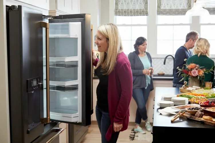 Style and tech come together in the kitchen with the new Cafe Matte Collection. Find out what the Cafe Matte Collection is and how it's changing the game for kitchen appliances!