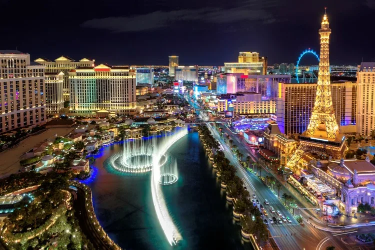 Pack your bags and see the bright desert lights with the entire fam! This is your guide with helpful tips to plan a kid friendly Las Vegas vacation!&nbsp;#kidfriendly #familyfriendly #familytravel #travelwithkids #lasvegas #lasvegaswithkids #lasvegastips #familytraveltips