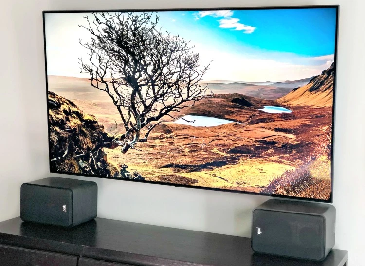 You can't go to a fancy restaurant for every date night. For those nights you're stuck at home, here are five easy steps on how to plan a movie night in!